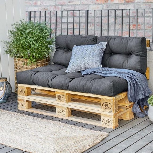 Stacked Pallet Loveseat For Two