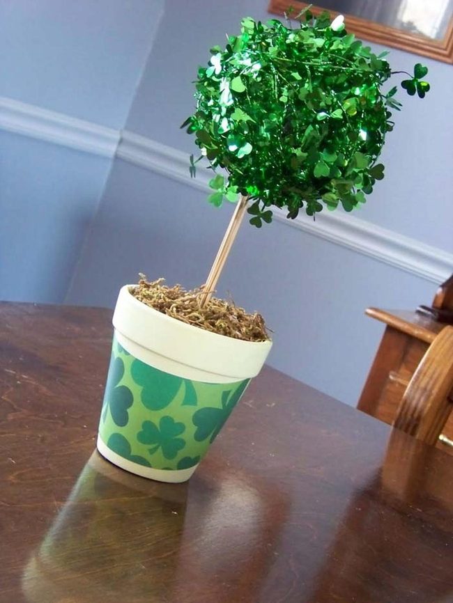 Jarred Green Shamrock Display