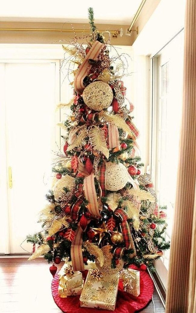 Golden Plaid Christmas Centerpiece