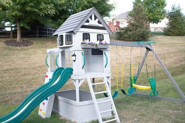 Cottage Playset With Rock Wall