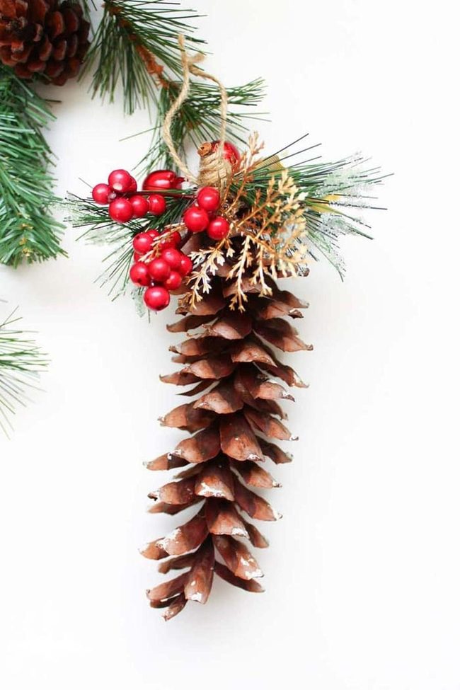Golden Pinecone Tree Sparkle