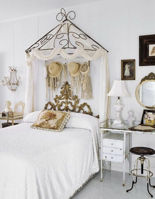 Ornate Gold Bedroom Elegance