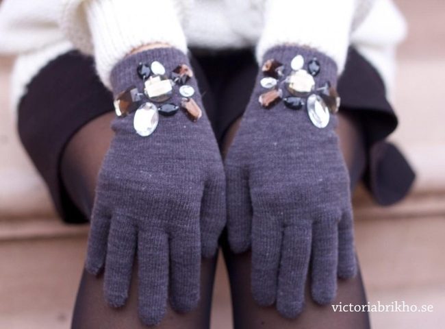 Beaded Gray Gloves Winter Statement