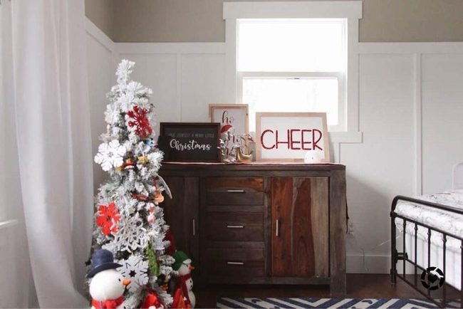 Minimal White Christmas Bedroom