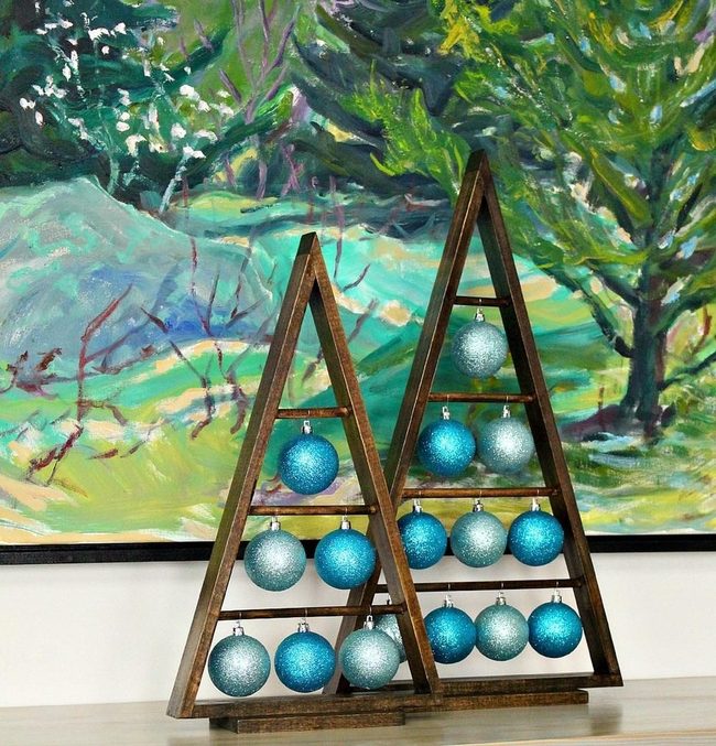 Wooden Frames, Shimmering Ornaments