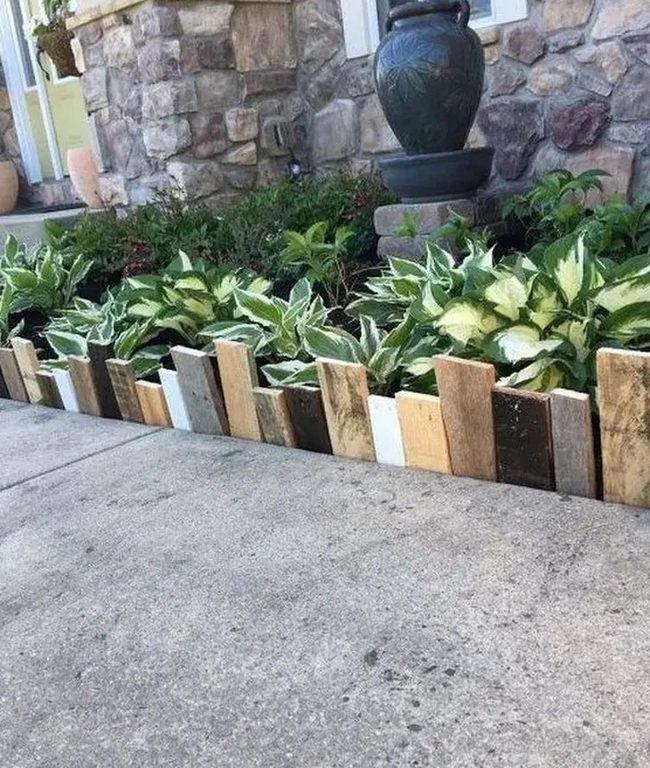 Mixed Wooden Fence Garden Border