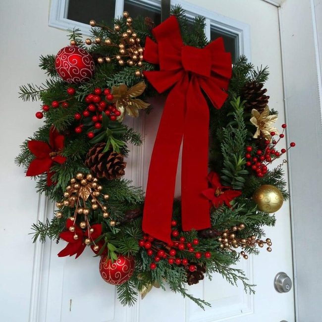 Red Berry Pinecone Wreath