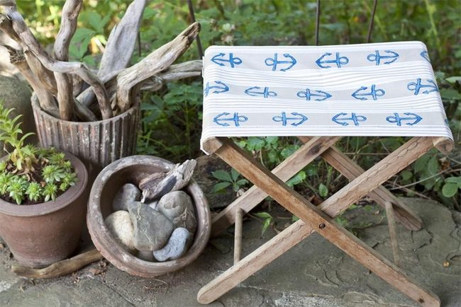 Blue Anchor Stool Garden