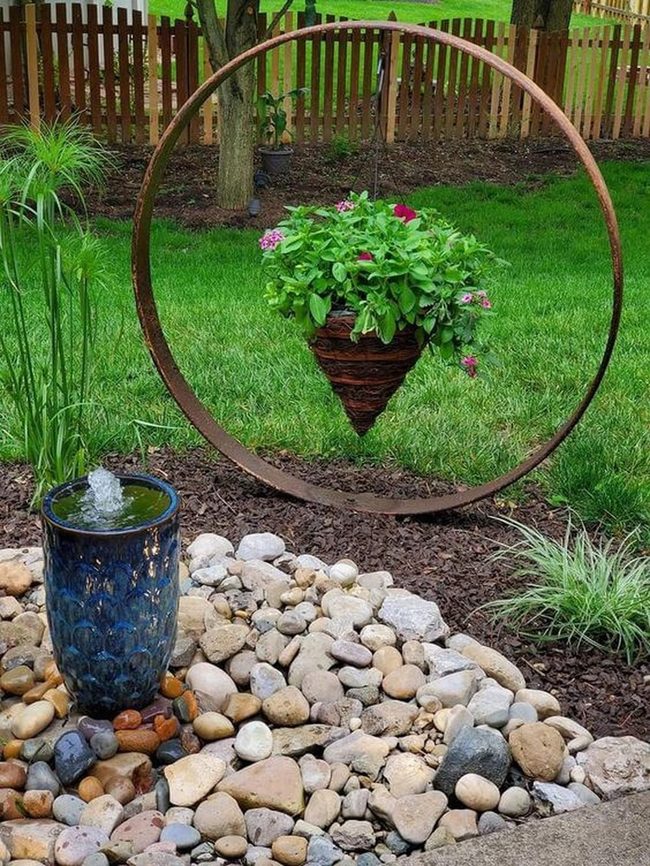 Inverted Cascade Metal Frame