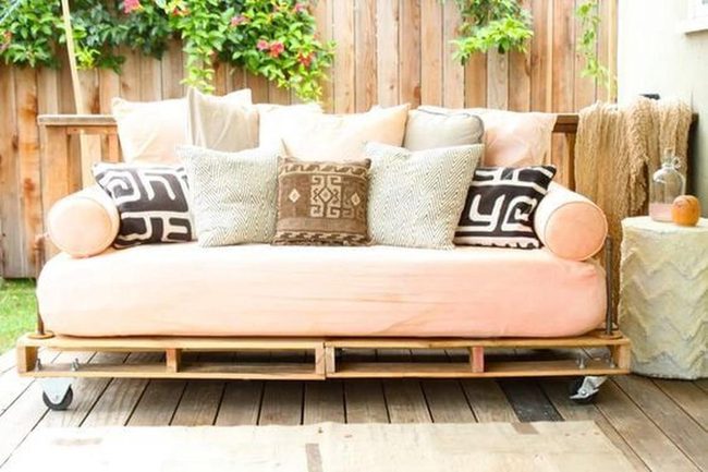 Peach Pallet Sofa On Wheels