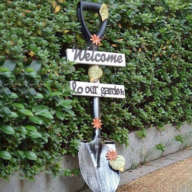 Black Shovel Garden Statement