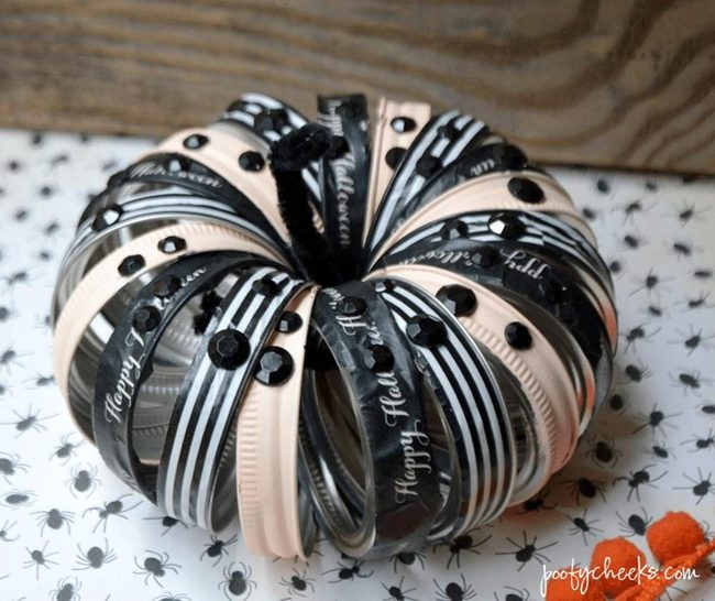 Mason Jar Lid Pumpkins With Spider Backdrop