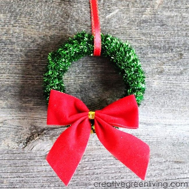 Emerald Tinsel Wreaths, Gold Accents