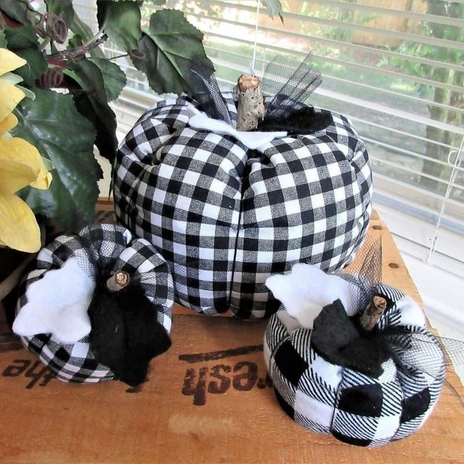 Geometric Plaid Pumpkins Black White