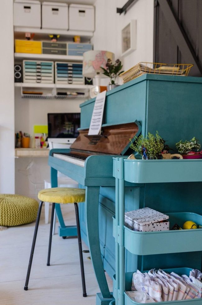 Blue Piano, Yellow Stool