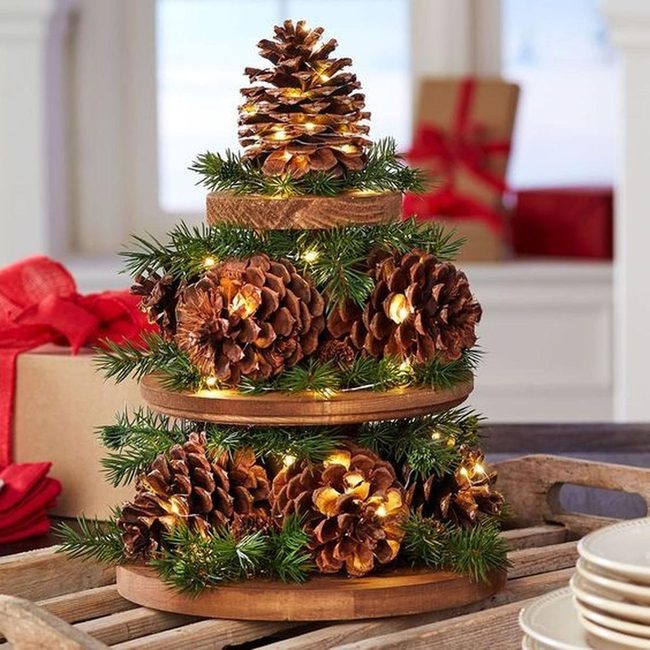 Pinecone Tier Tree Lights