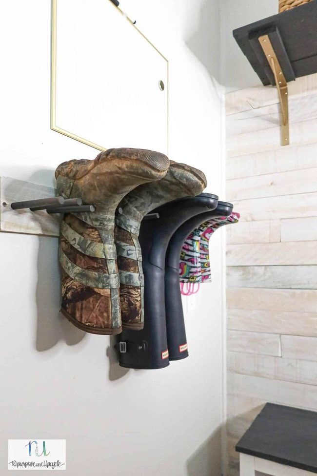 Vertical Boot Storage Solution