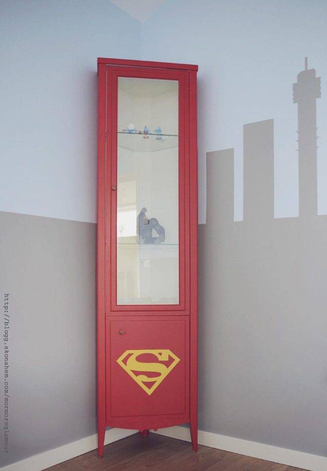 Red Cabinet, Yellow Superman Pop