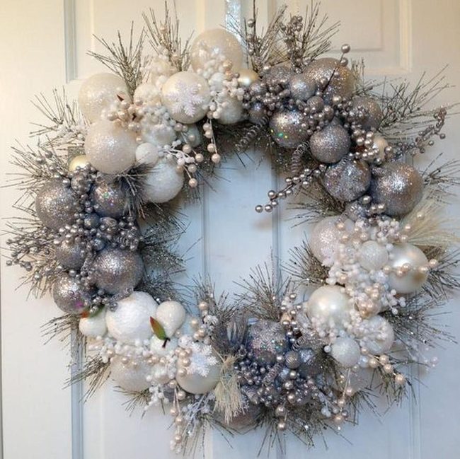 Crystal Wreath, Graphite Elegance