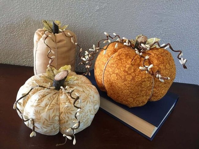 Multisize Fabric Pumpkins With Berries