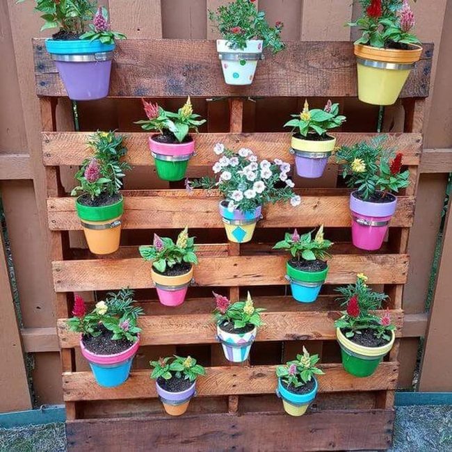 Stacked Pots, Thriving Verticals