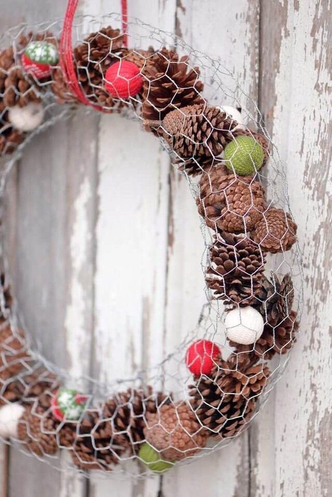 Chicken Wire Holiday Wreath