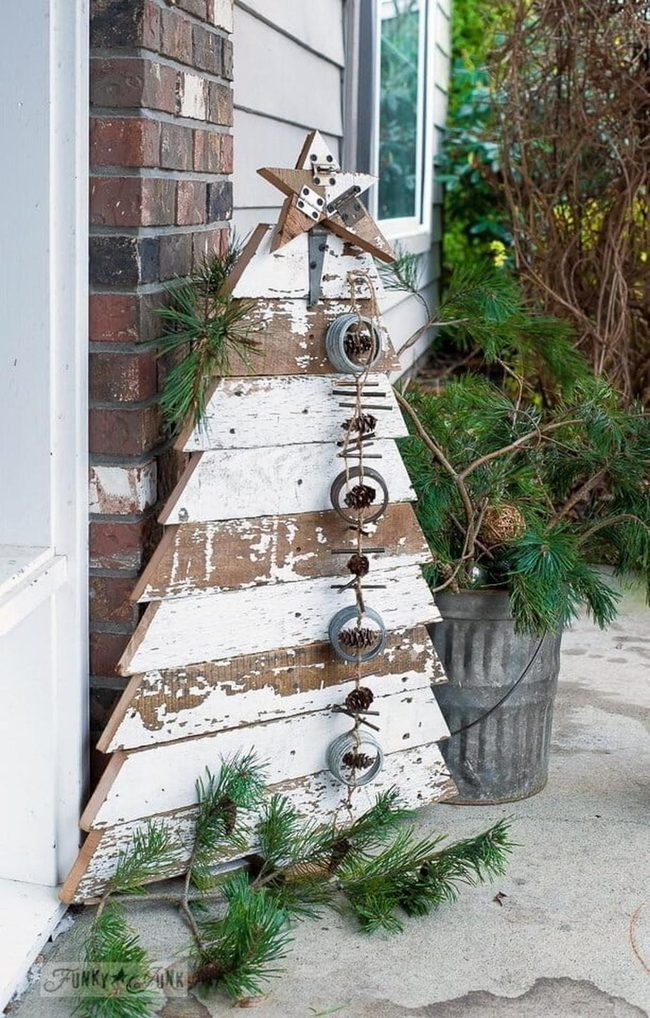Reclaimed Wood Pallet Tree
