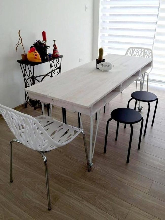 White Table, Yellow Skull Pop