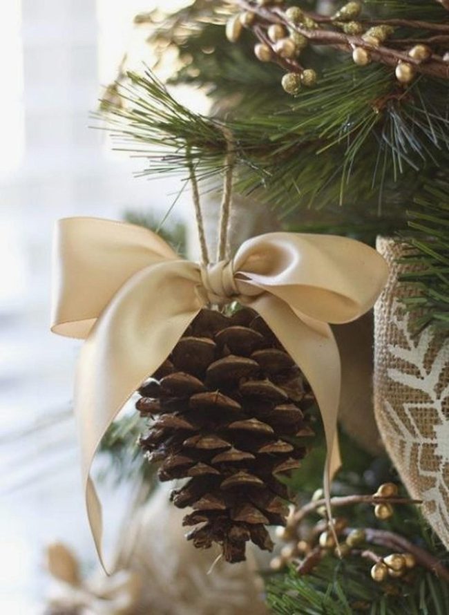 Pinecones, Cream Ribbons, Golden Berries