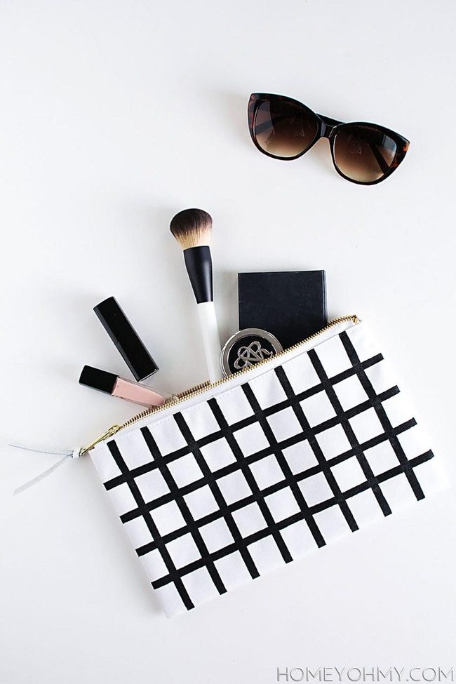 Monochrome Grid Beauty Organizer