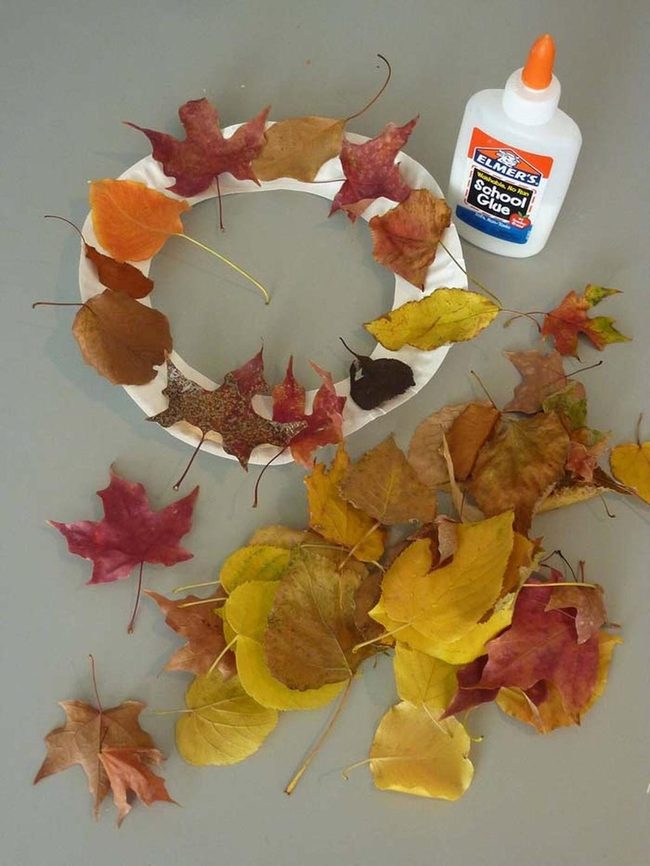 Paper Plate Autumn Wreath
