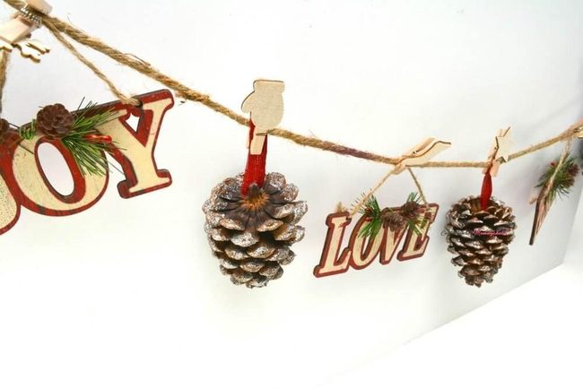 Silver-Dusted Pinecone Garland