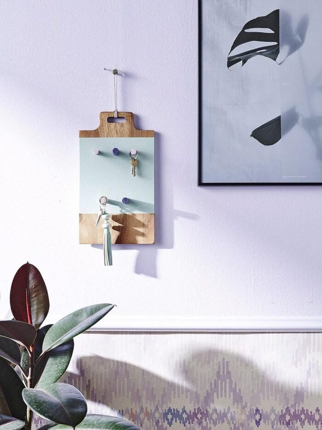 Pale Wood Chopping Board Storage