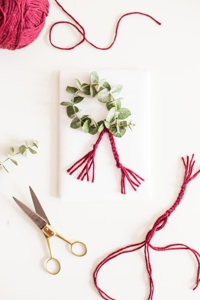 Green Leaf Wreath Red Yarn