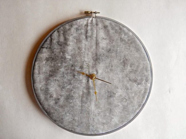 Gray Clock, Gold Hands