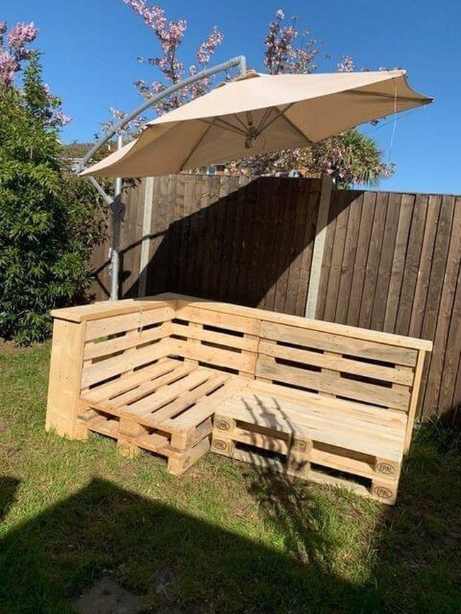 Natural Wood L-Shaped Outdoor Retreat