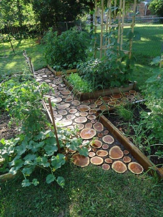 Wood Slice Garden Pathway