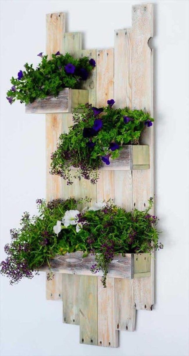 Pallet Wood Flower Wall