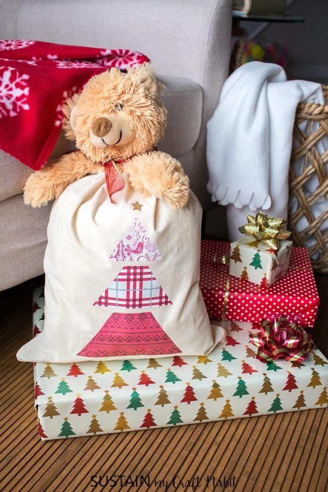 Gold Bows On Polka Dot Presents