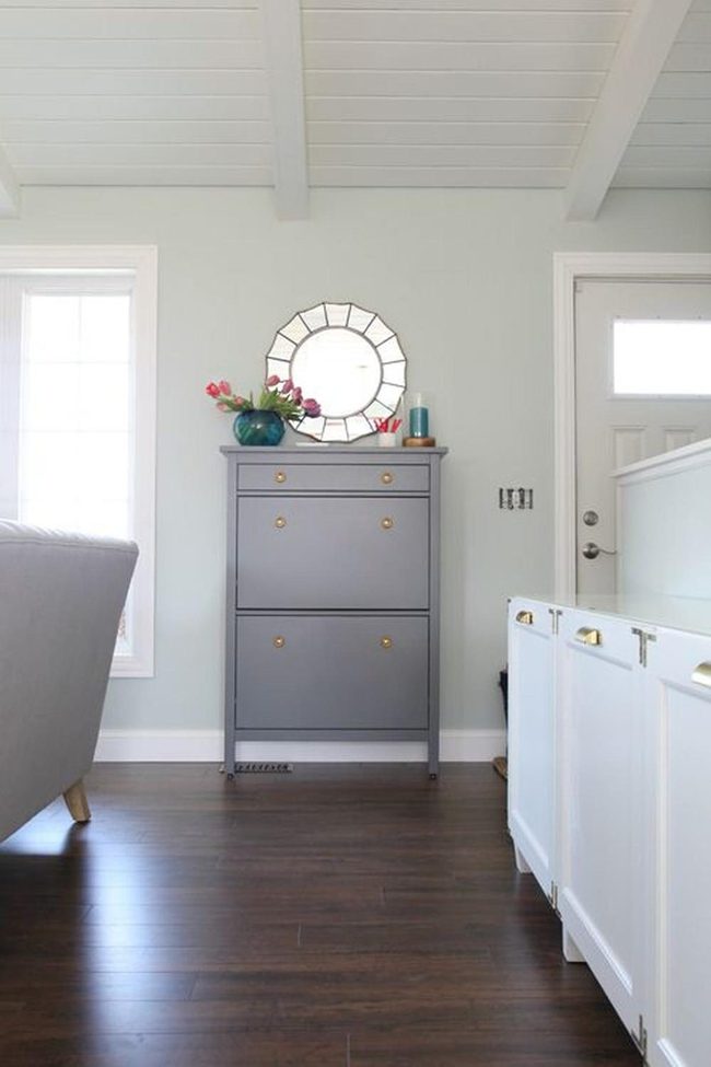 Sunlit Entry With Dark Beams