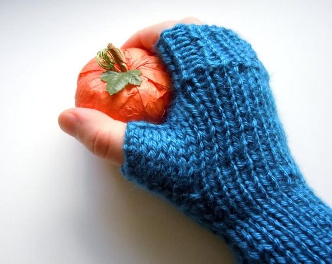 Blue Knit Pumpkin Gloves