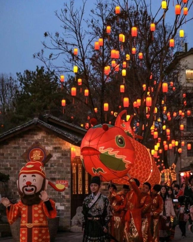 Golden Dragon Parade Silks