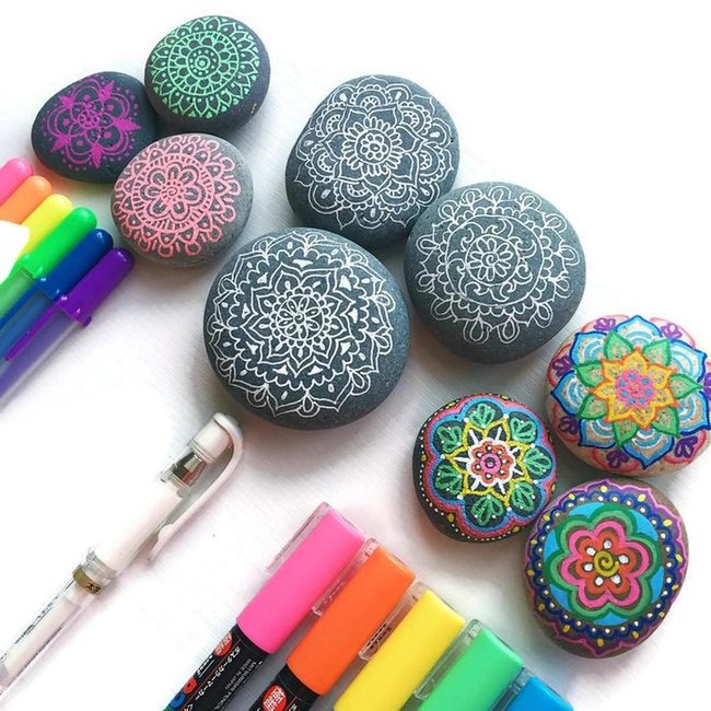 Intricate Mandala Stones Gray
