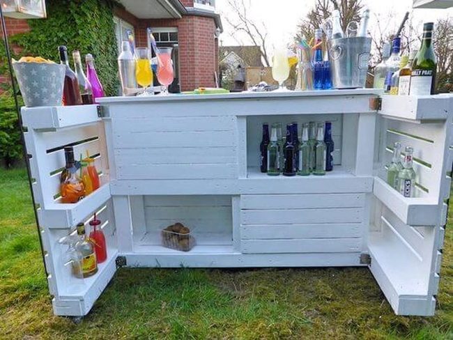White Wooden Pallet Bar