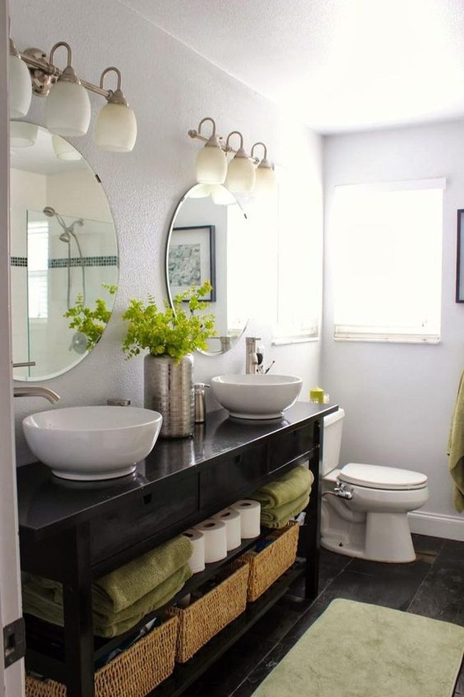 Green And White Bathroom Contrast
