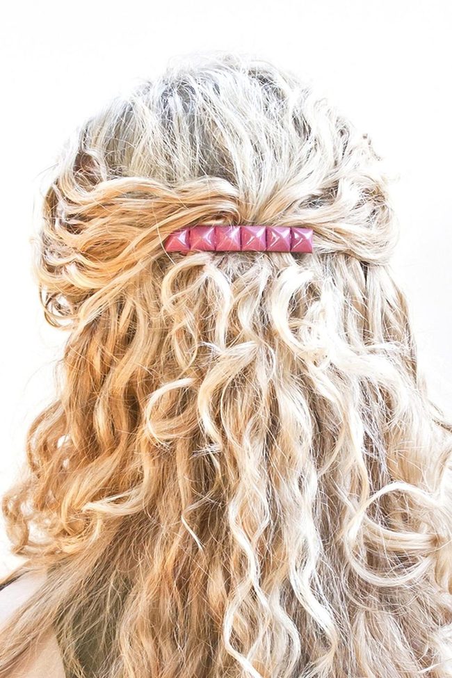 Blonde Waves Pink Clip