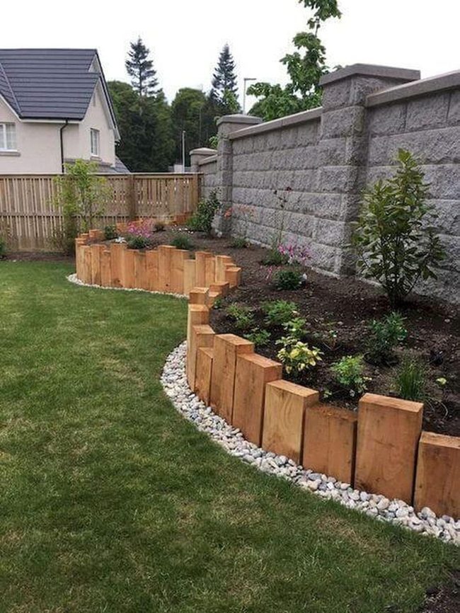 Staggered Wood Beds White Borders