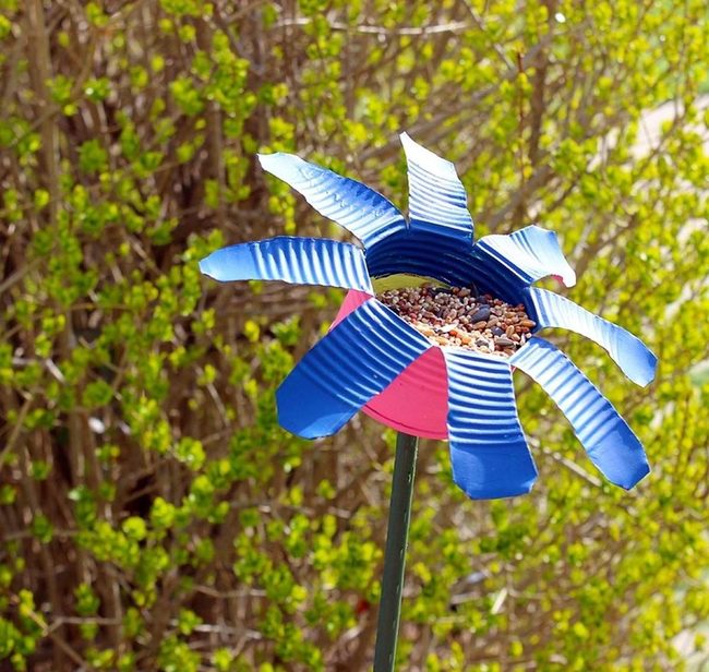 Blue Metal Flower Feeder