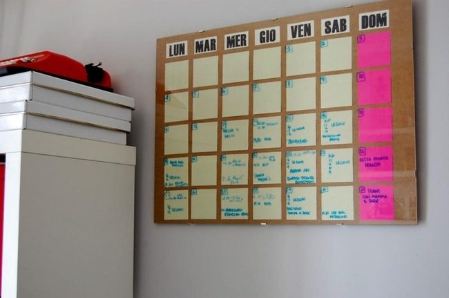Pink Note Calendar Corner