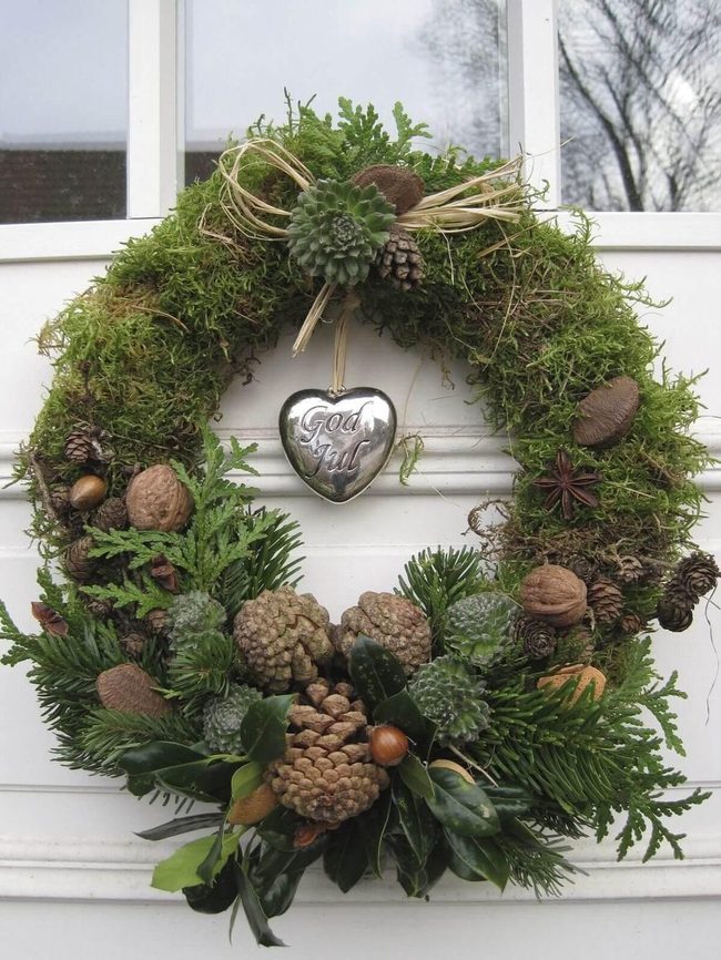 Silver-Trimmed Green Wreath